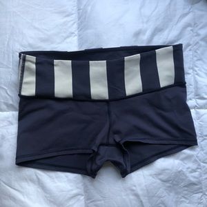 Lululemon reversible yoga shorts with pocket 8